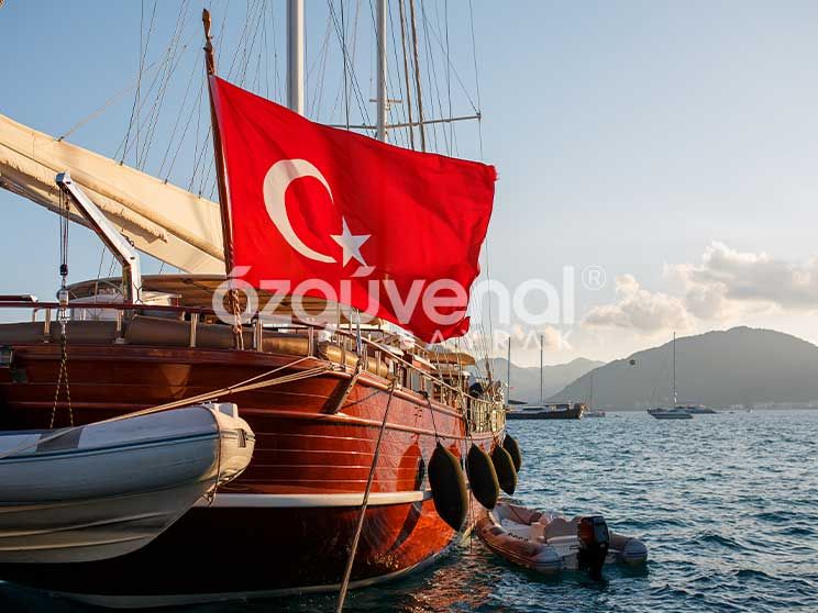 Türk Bayraklı Tekne