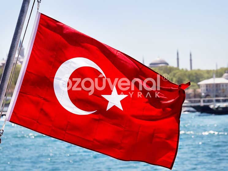 Türk Bayrağına Geçiş